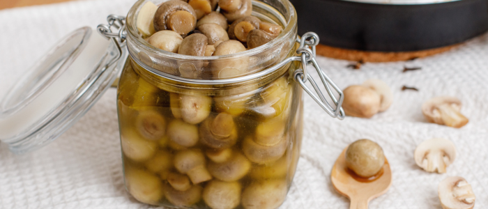 Champignons conservés dans bocal