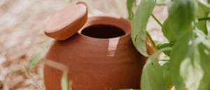 Poterie olla dans le sol